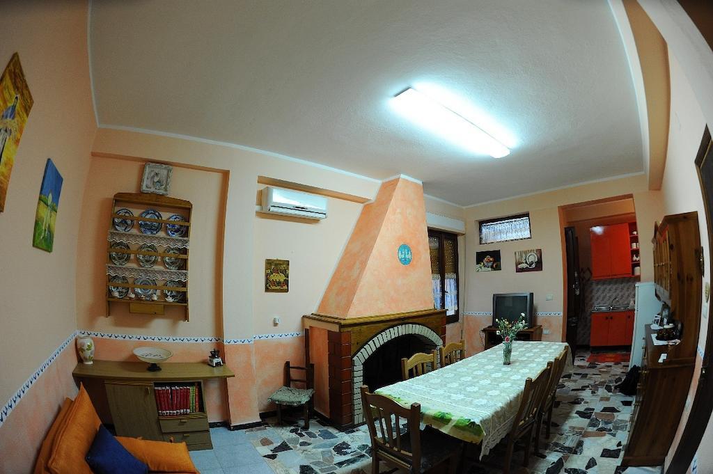 B&B Antoclo Di Concas Angela Margherita Villacidro Exterior foto